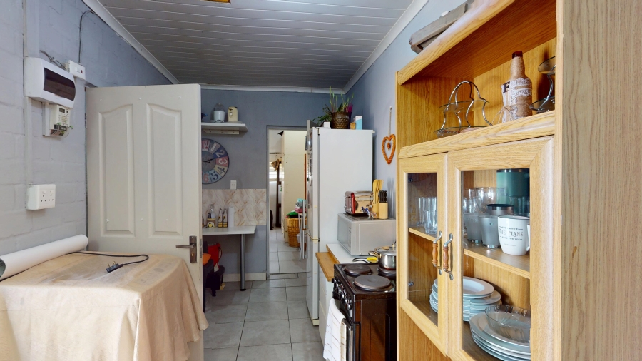 7 Bedroom Property for Sale in Sunbird Park Western Cape